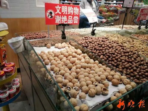 埋不埋汰 哈市一比优特超市散装食品敞着卖,营业员顾客用手直接抓